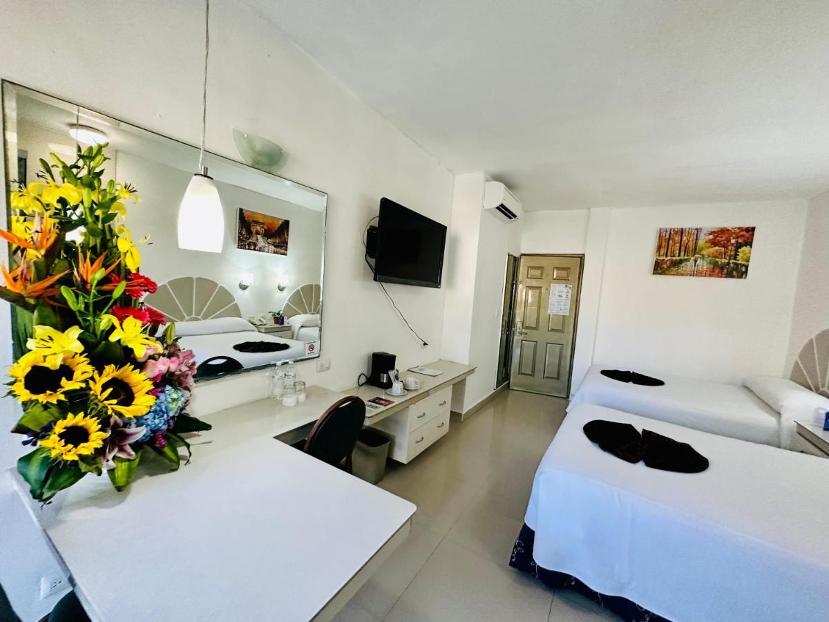 Hotel Plaza Caribe Cancún Exteriör bild