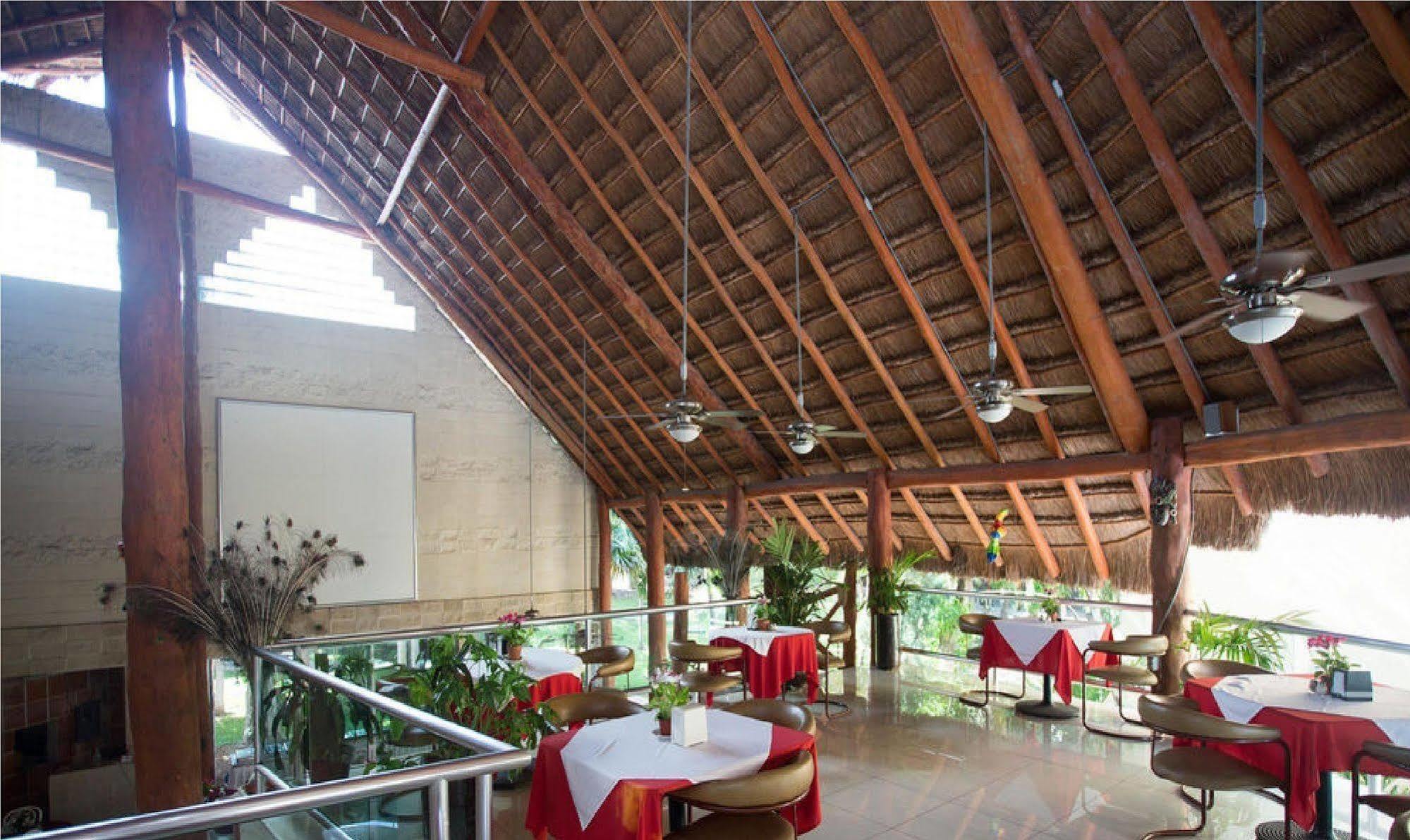 Hotel Plaza Caribe Cancún Exteriör bild